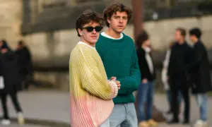 Outfit jersey verde hombre: combina con estilo y evita errores comunes