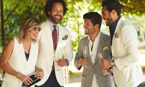 Los mejores outfits bautizo hombre: elegancia y comodidad para el evento