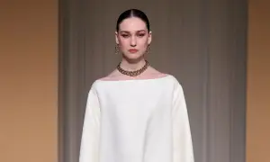 Los zapatos perfectos para combinar con vestido blanco y lucir espectacular