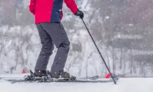 Los mejores pantalones de nieve en Decathlon para esquiar cómodamente