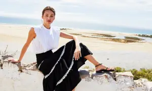 Las mejores opciones de conjunto de falda y top para lucir espectacular