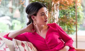Cómo combinar un vestido fucsia para lucir espectacular en cualquier ocasión