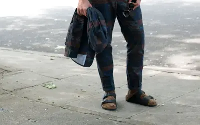 Inspírate con estos outfits perfectos para Birkenstock hombre