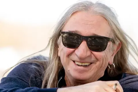 Letras de Rosendo Mercado: Flojos de Pantalón y su profundo significado