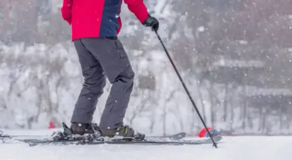 Los mejores pantalones de nieve en Decathlon para esquiar cómodamente