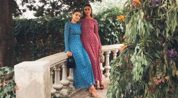 Vestidos o monos para graduación: elige el atuendo perfecto y elegante