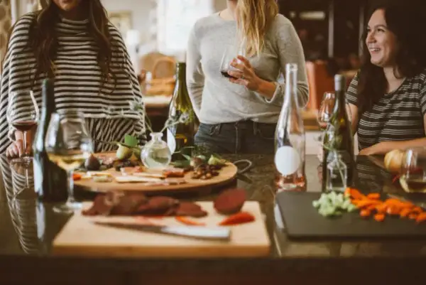 Outfit para cena de noche mujer: elegancia sin esfuerzo para brillar