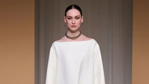 Los zapatos perfectos para combinar con vestido blanco y lucir espectacular