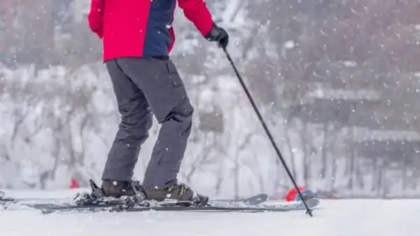 Los mejores pantalones de nieve en Decathlon para esquiar cómodamente
